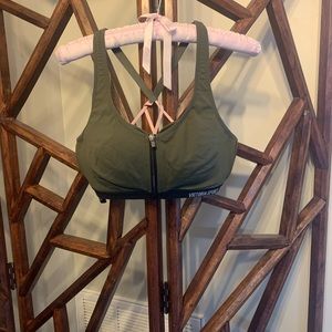 Victoria’s Secret Sport Front-Close Bra (34D)